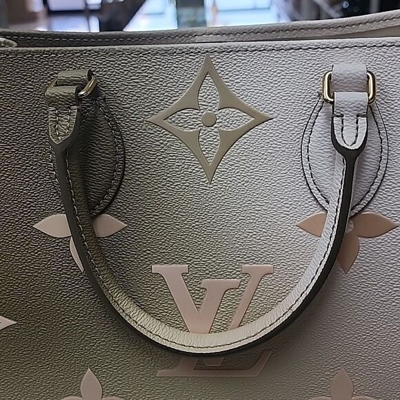 NEW!! RARE!!! Louis Vuitton Giant Monogram ONTHEGO MM Sunset Kaki Tote Bag Purse - Picture 10 of 16